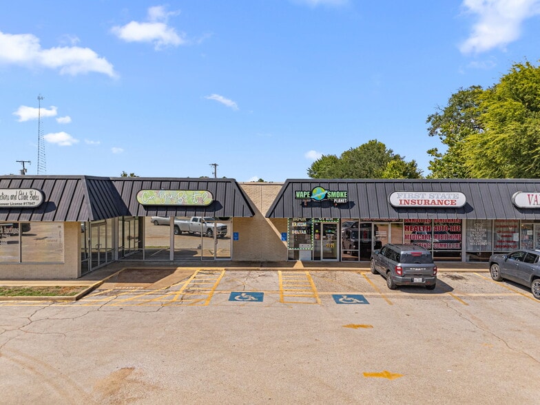 488 W Main St, Van, TX for lease - Building Photo - Image 1 of 12