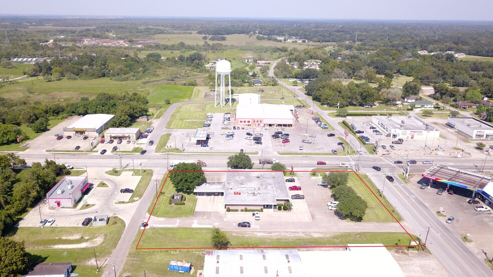 111 W Brazos Ave, West Columbia, TX for sale - Building Photo - Image 1 of 1