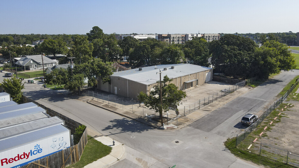 2703 Marshall St, Fort Worth, TX for lease - Building Photo - Image 1 of 7