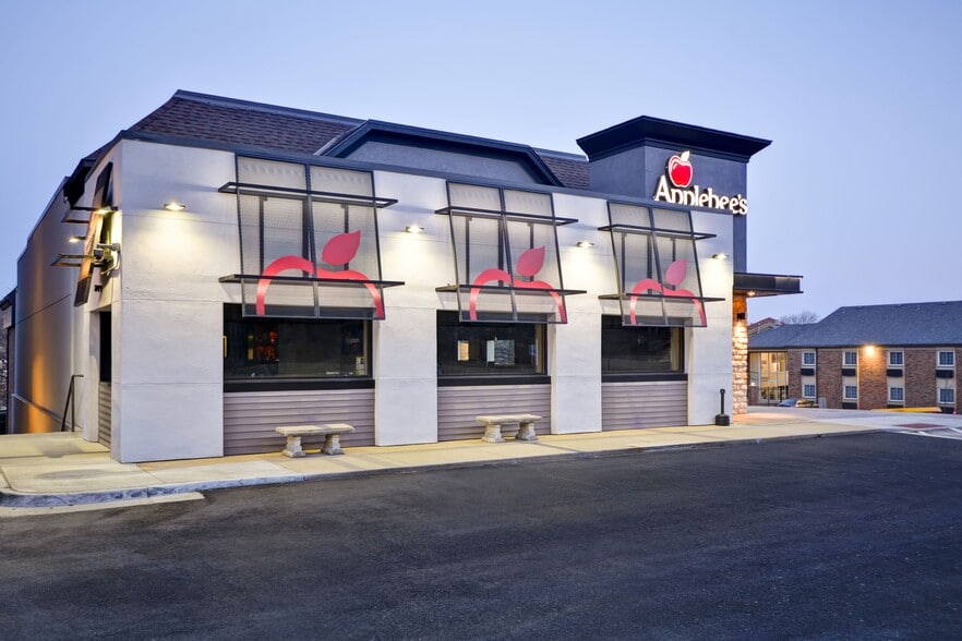 3404-3440 Rainbow Blvd, Kansas City, KS for lease - Building Photo - Image 1 of 4