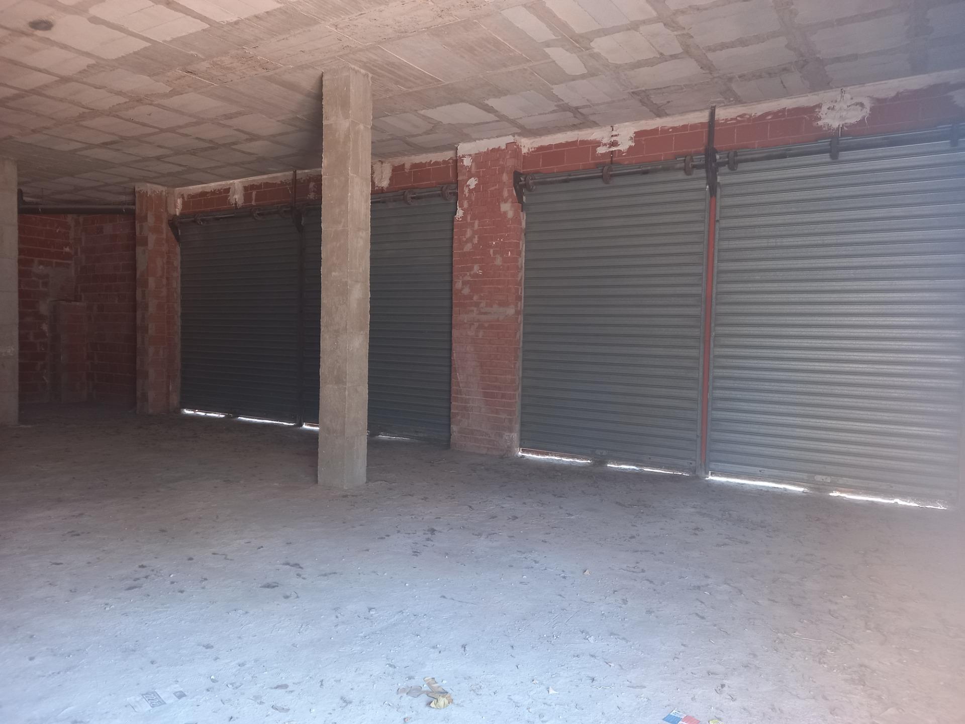 Retail in Elche for lease Interior Photo- Image 1 of 6