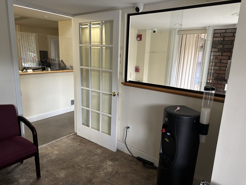 640 Belle Terre Rd, Port Jefferson, NY for lease - Building Photo - Image 2 of 23