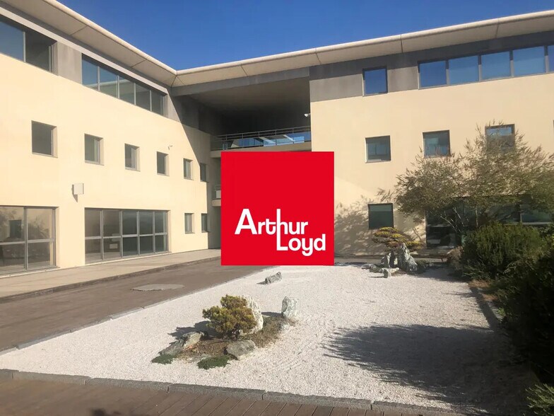 2 Rue Odette Jasse, Marseille for sale - Building Photo - Image 1 of 10