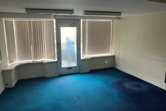 The Parade, Liskeard for lease Interior Photo- Image 1 of 2