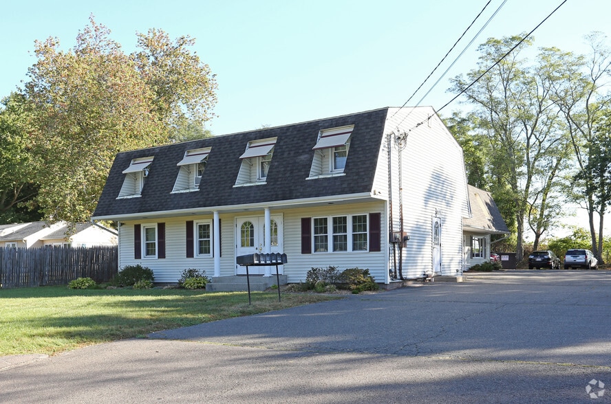 380 S Center St, Windsor Locks, CT for lease - Building Photo - Image 1 of 8