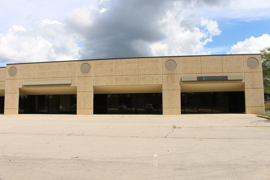 9531-9545 Alden Rd, Lenexa, KS for lease - Building Photo - Image 3 of 15