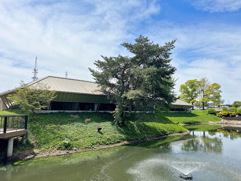 1173 Corporate Lake Dr, Creve Coeur, MO for sale - Building Photo - Image 3 of 5