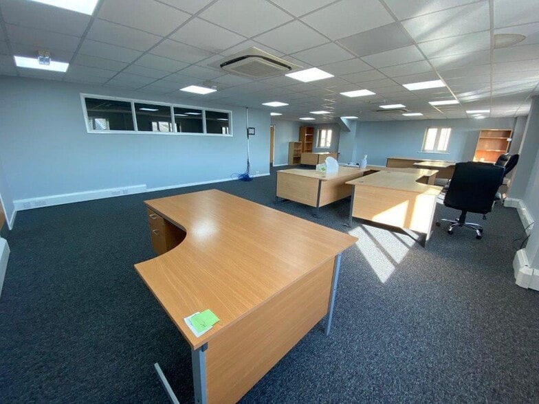 1 Riverside Av W, Lawford for lease - Building Photo - Image 1 of 13