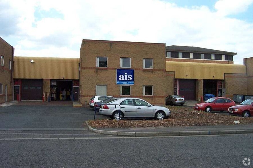 Sir Thomas Longley Rd, Rochester for lease - Building Photo - Image 2 of 11