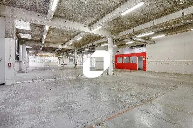 Flex in Aubervilliers for lease - Interior Photo - Image 1 of 12