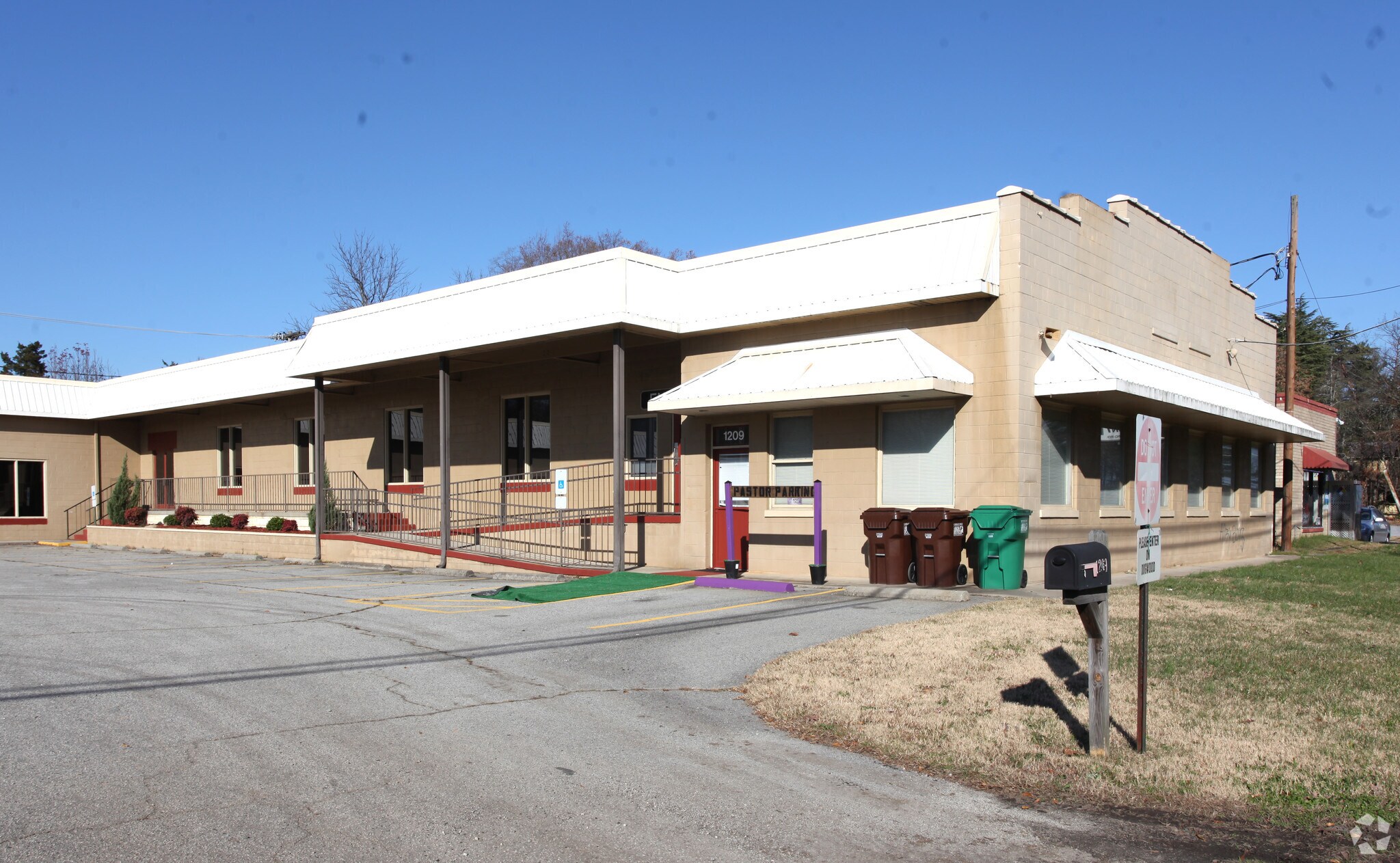 1209 Greensboro Rd, High Point, NC for sale Primary Photo- Image 1 of 1