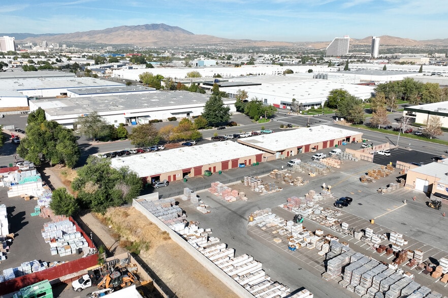 397-399 Greg St, Sparks, NV for lease - Building Photo - Image 3 of 4