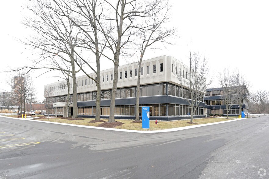 21411-21415 Civic Center Dr, Southfield, MI for lease - Building Photo - Image 1 of 10