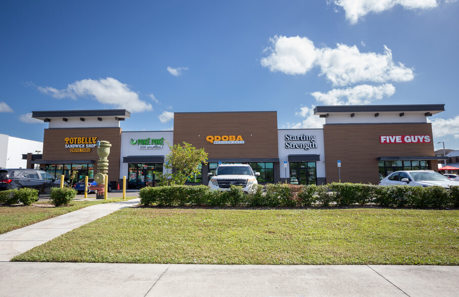 2528 S Falkenburg Rd, Tampa, FL for lease - Primary Photo - Image 1 of 7