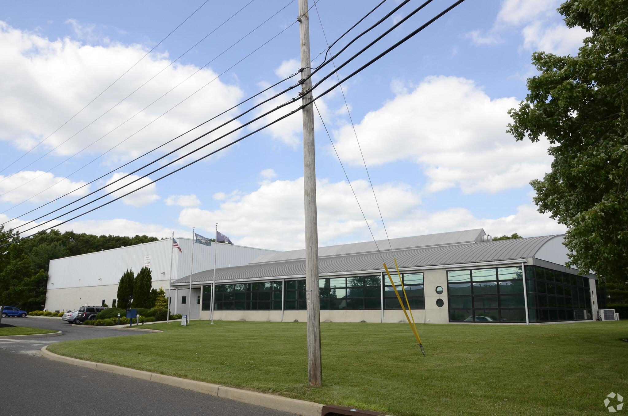 140 Bradford Dr, West Berlin, NJ for sale Primary Photo- Image 1 of 1