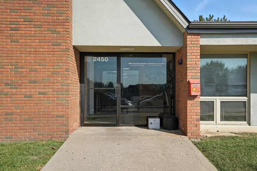 2450 Glenwood Ave, Joliet, IL for lease - Building Photo - Image 3 of 12