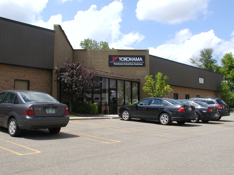 2275 N Opdyke Rd, Auburn Hills, MI for lease - Building Photo - Image 3 of 8