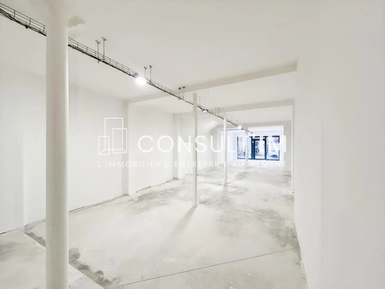 Retail in Paris for lease - Interior Photo - Image 1 of 6