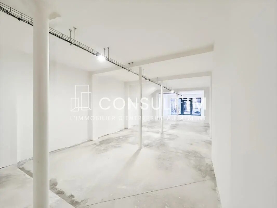 Retail in Paris for lease Interior Photo- Image 1 of 7