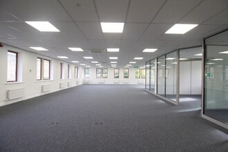 Hampton Ct, Runcorn for lease Interior Photo- Image 1 of 9