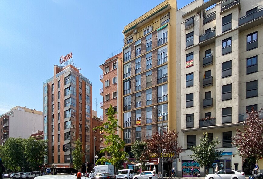 Multifamily in Madrid, Madrid for sale - Primary Photo - Image 1 of 2