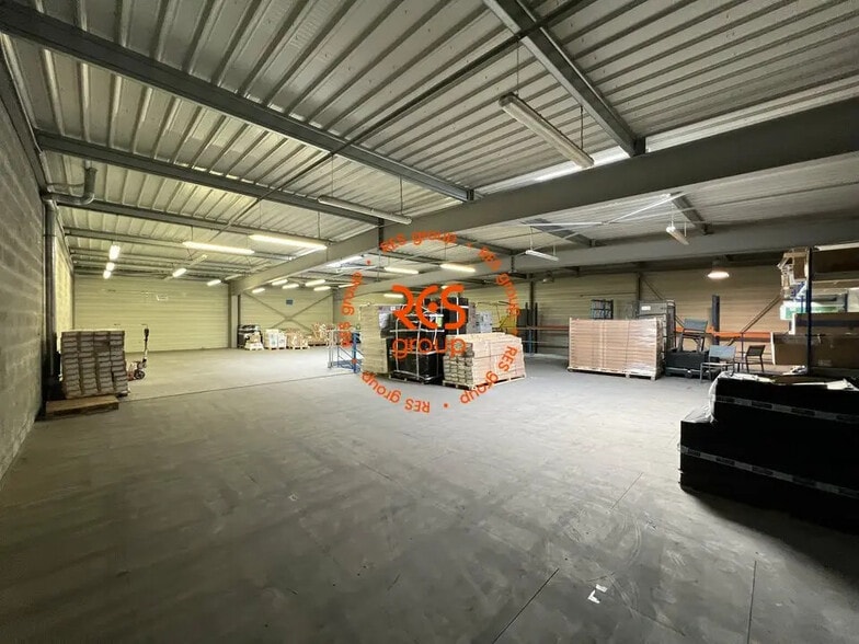 Office in Bordeaux for lease - Interior Photo - Image 3 of 6