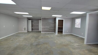 322 A S Lake Dr, Lexington, SC for lease Building Photo- Image 2 of 6