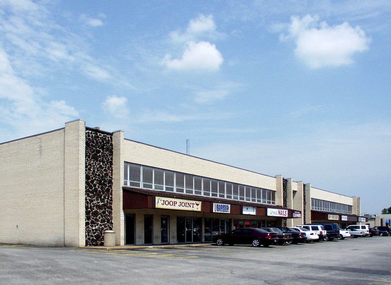 9181-9231 West Florissant Ave portfolio of 2 properties for sale on LoopNet.com - Primary Photo - Image 1 of 2
