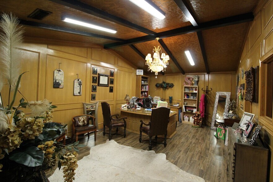 1221 W University Blvd, Odessa, TX for lease - Interior Photo - Image 2 of 30