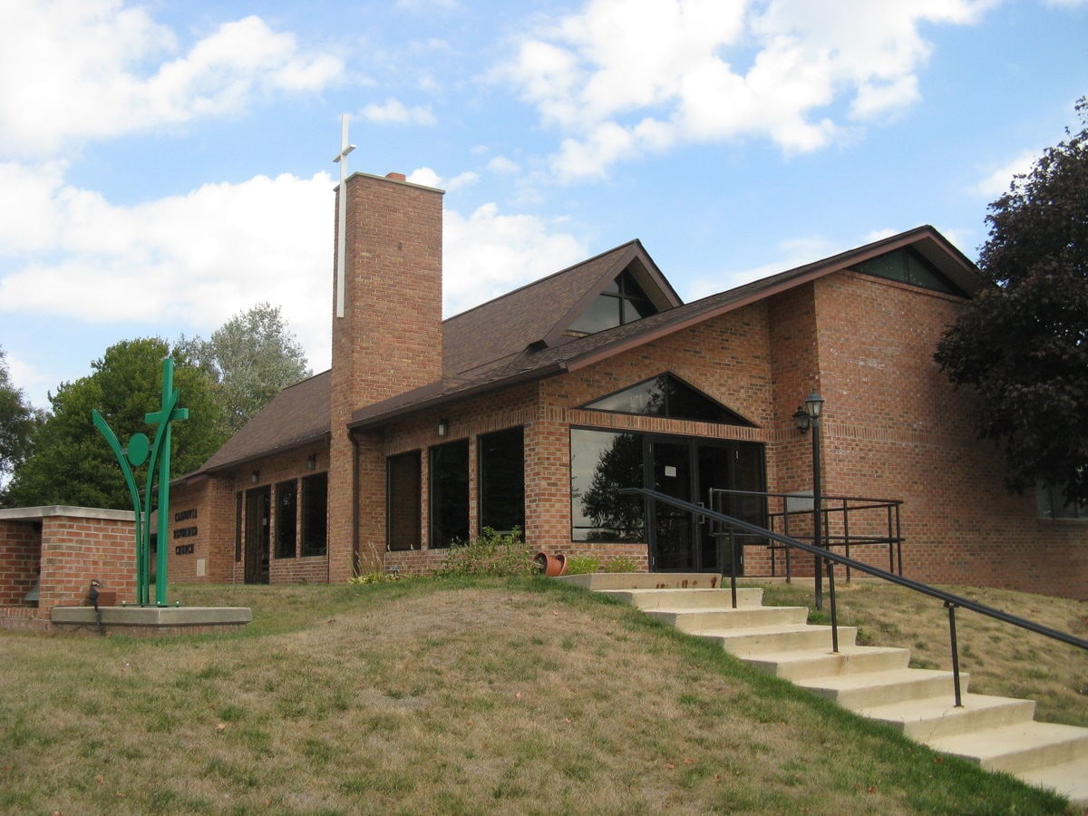 72 S Main St, Casnovia, MI 49318