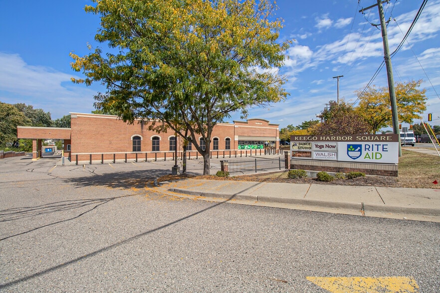 3000 Orchard Lake Rd, Keego Harbor, MI for lease - Building Photo - Image 3 of 18