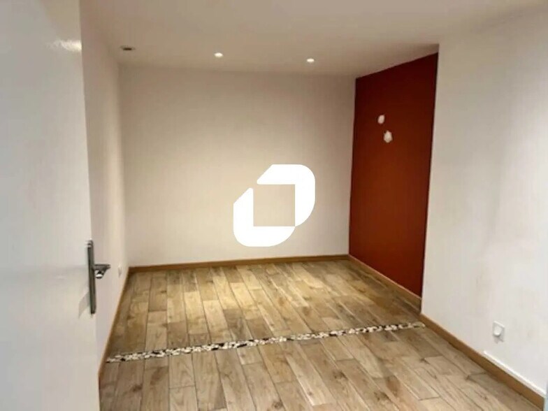 Retail in Le Bouscat for lease - Interior Photo - Image 2 of 4