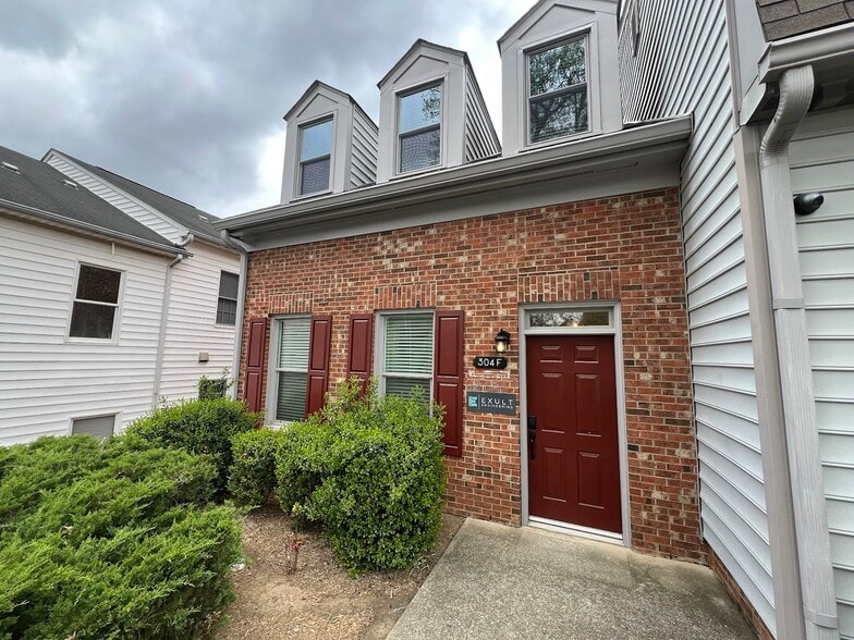 304 W Millbrook Rd, Raleigh, NC for lease - Building Photo - Image 1 of 1