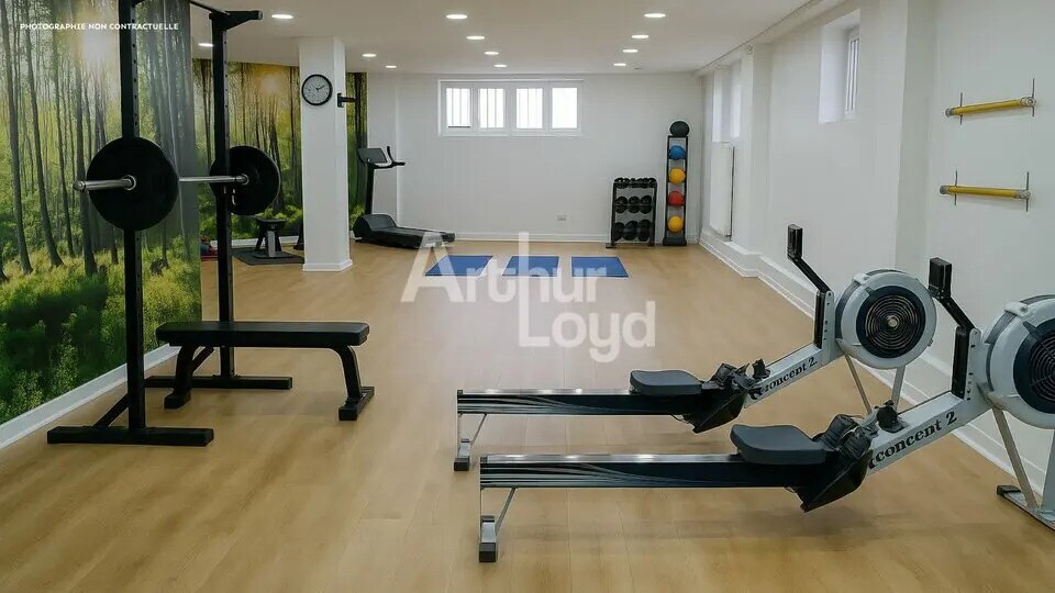 Retail in Chambéry for lease Building Photo- Image 1 of 16