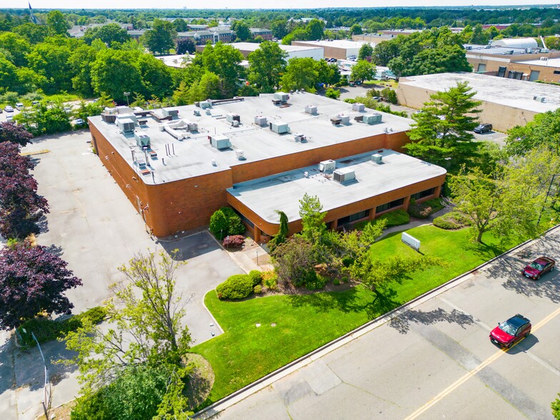 5100 New Horizons Blvd, Amityville, NY for lease - Building Photo - Image 1 of 4