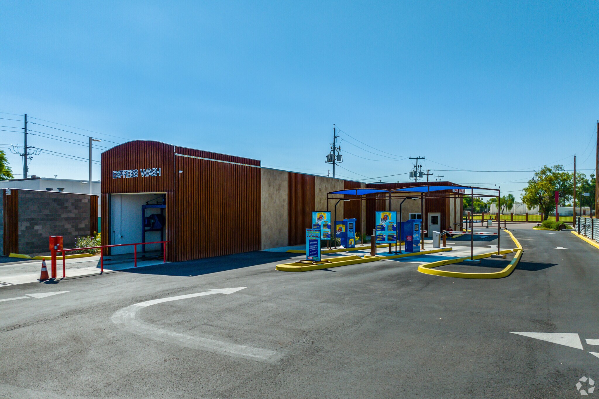 3510 W Cactus Rd, Phoenix, AZ 85029 Price Reduced Express Car Wash