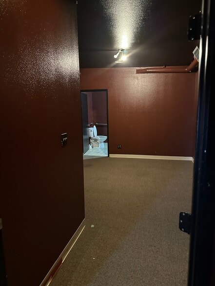 2218 NW 21st Ave, Portland, OR for lease - Interior Photo - Image 3 of 12