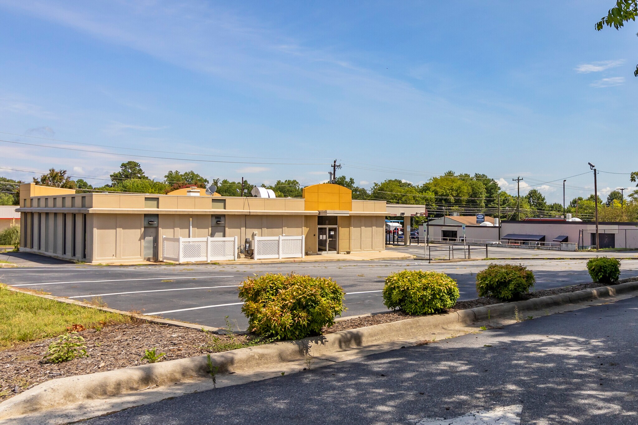 1856 12th Ave NE, Hickory, NC for sale Primary Photo- Image 1 of 1