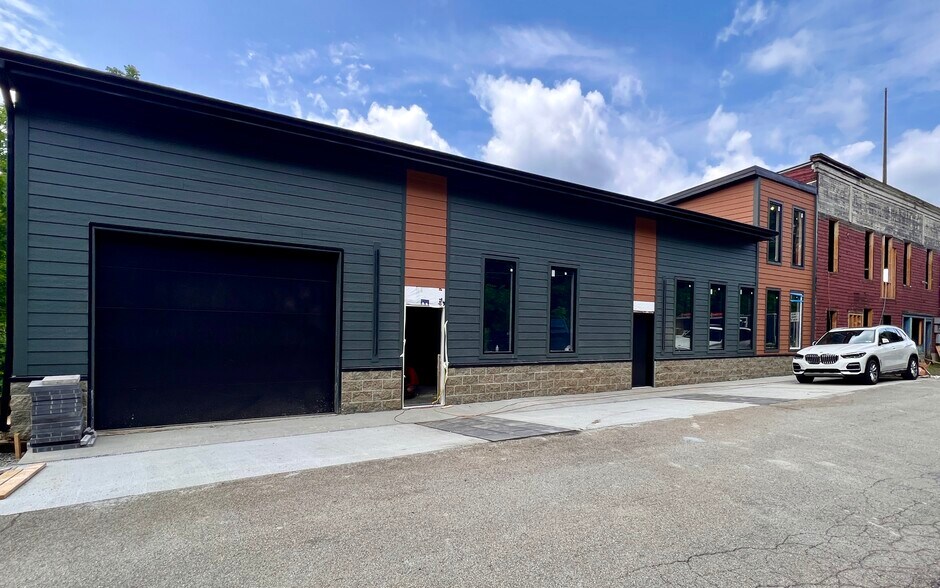 74 Dambach Ave, Valencia, PA for lease - Building Photo - Image 2 of 5