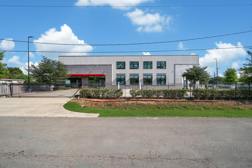 5939 Albert Dr, Humble, TX for sale - Building Photo - Image 3 of 99