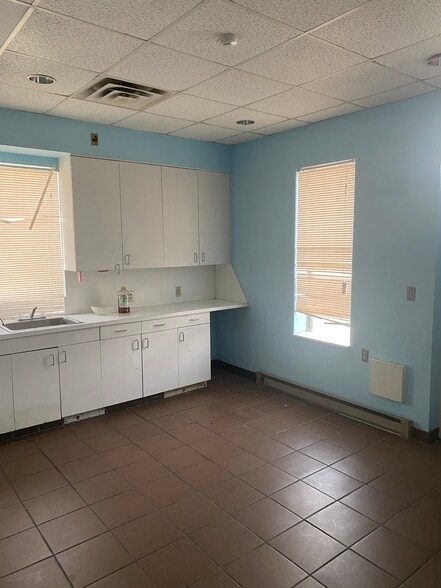 1275 Bloomfield Ave, Fairfield, NJ for lease - Building Photo - Image 2 of 17