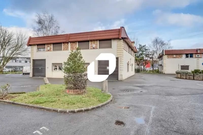 Flex in Massy for lease Building Photo- Image 1 of 15