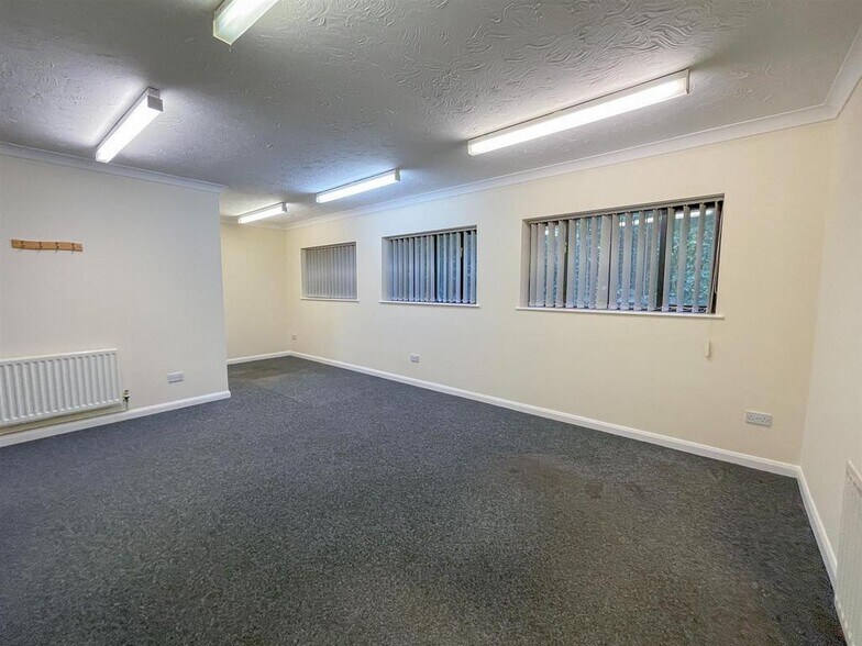 Main St, Toronto for lease - Building Photo - Image 3 of 14