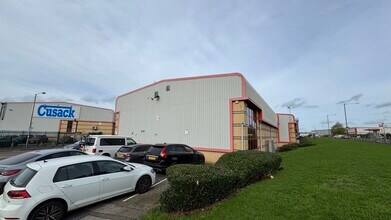 Dundee Way, Enfield for lease Building Photo- Image 2 of 4