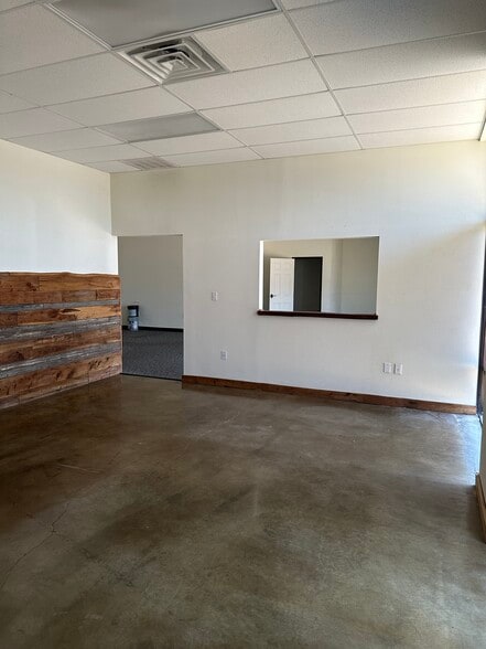 5113 Commercial Dr, North Richland Hills, TX for sale - Building Photo - Image 2 of 8