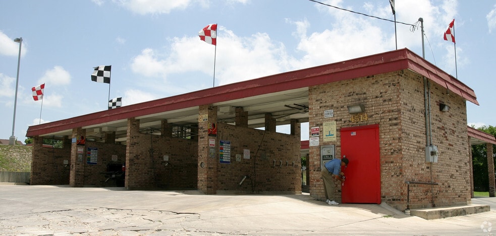 SQUEAKY CLEAN CARWASH PORTFOLIO portfolio of 4 properties for sale on LoopNet.com - Primary Photo - Image 3 of 4