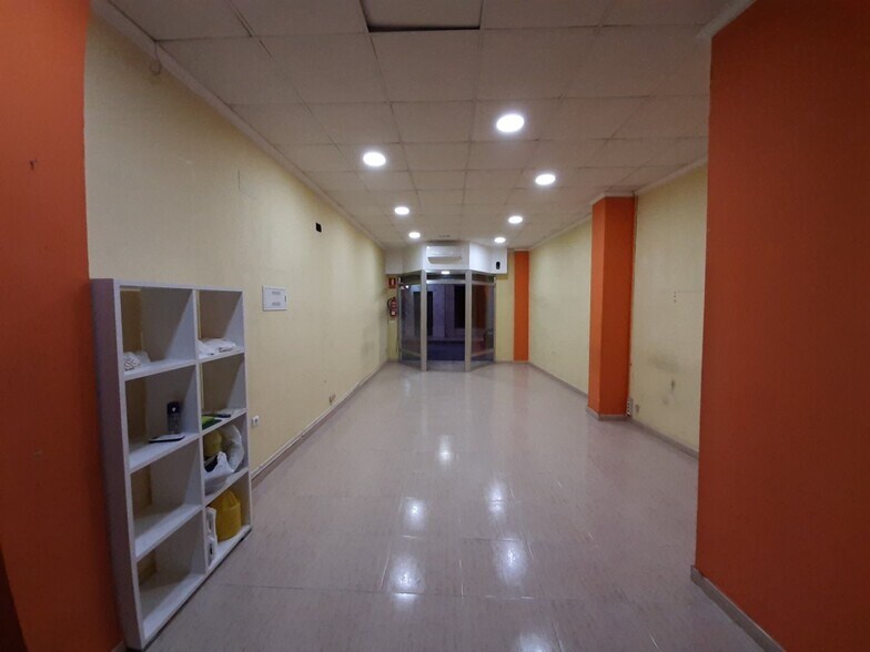 Retail in Alzira for lease - Interior Photo - Image 3 of 15