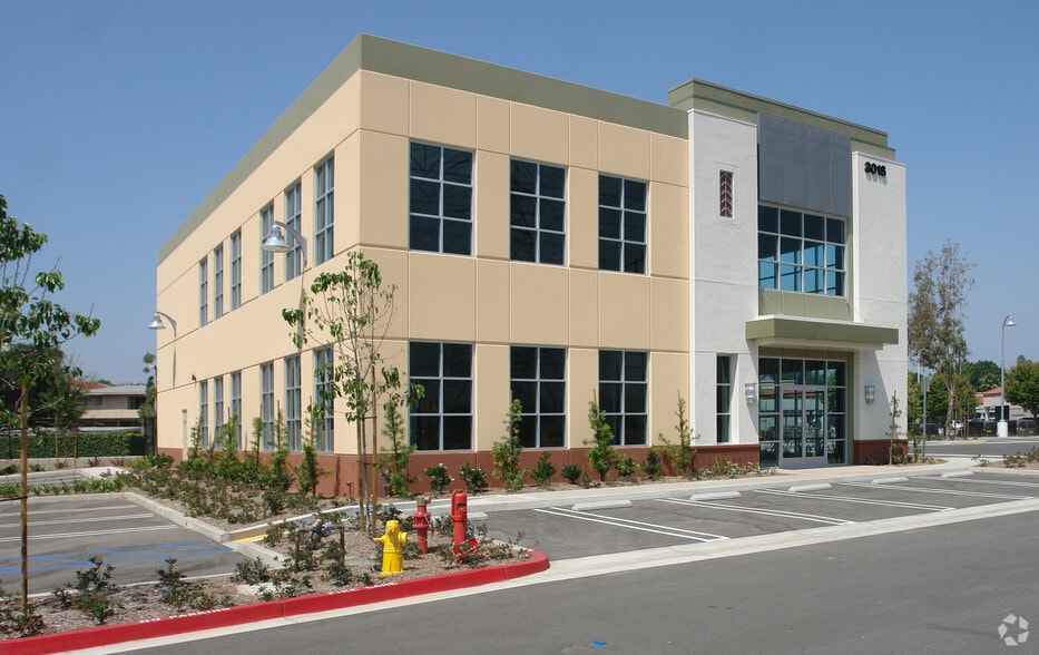 3018 E Colorado Blvd, Pasadena, CA for lease - Building Photo - Image 2 of 3