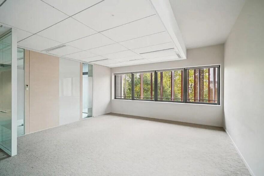 Office in Lyon for lease - Interior Photo - Image 3 of 16