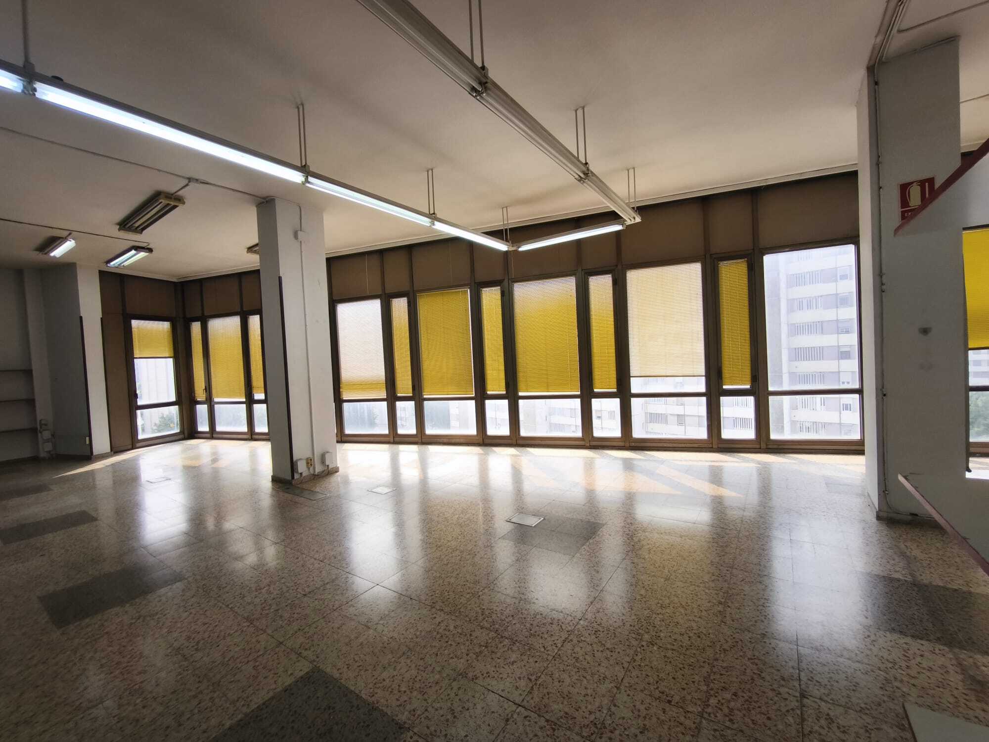 Industrial in L'Hospitalet de Llobregat, Barcelona for lease Interior Photo- Image 1 of 12